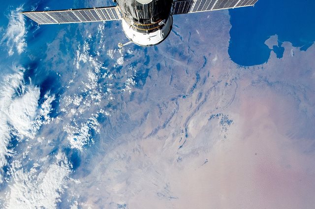 Космонавты смогут фотографировать Землю на зеркальные камеры